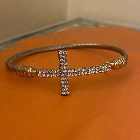 Cross Bracelet - Picture 2 of 6